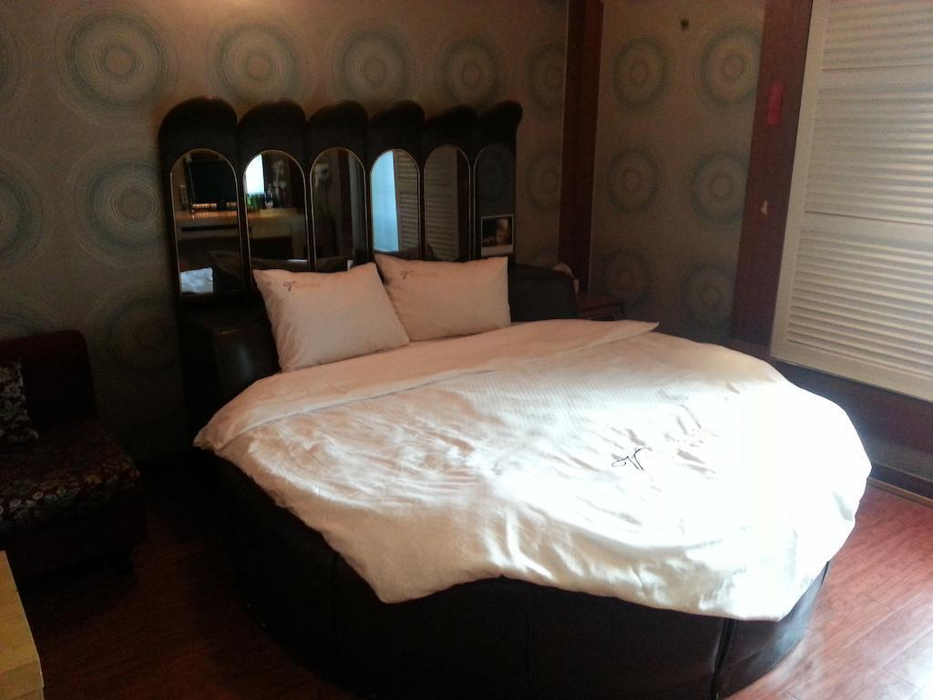Valentine Hotel Goyang Exterior photo